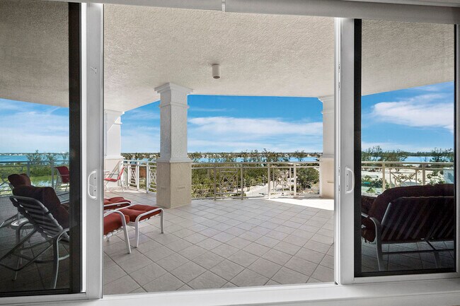 Building Photo - 2050 Benjamin Franklin Dr