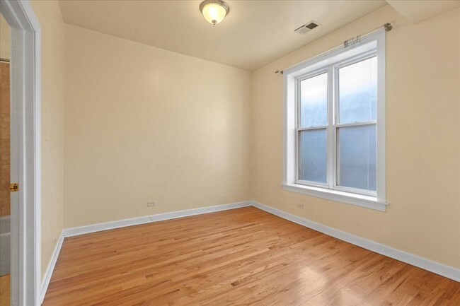Foto del edificio - 2254 W Adams St