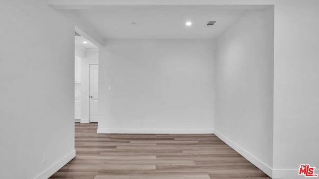 Foto del edificio - 126 S Manhattan Pl