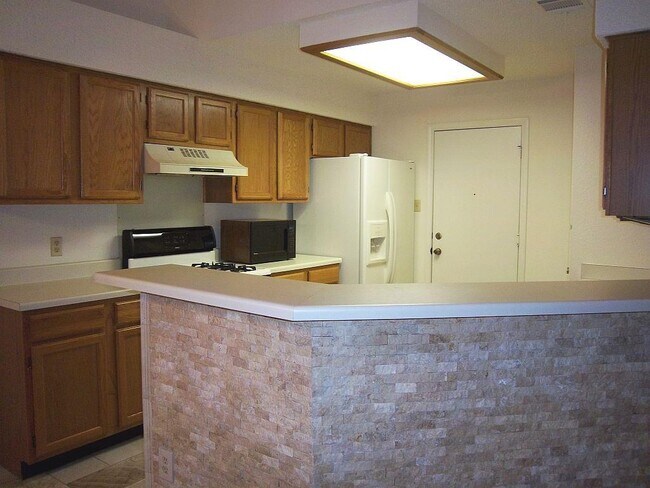 Foto del edificio - 7020 Riverton Dr