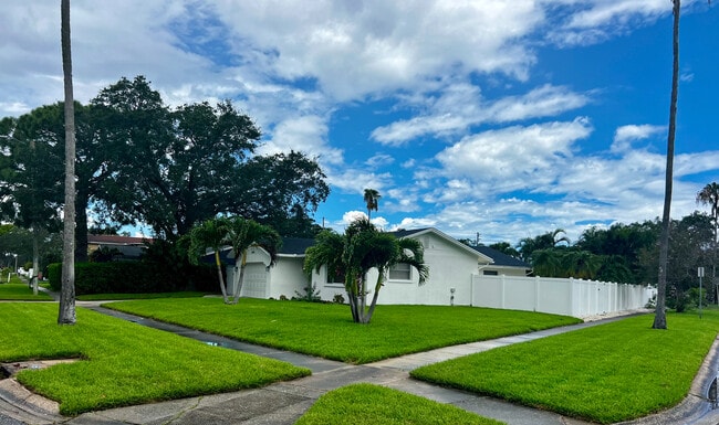 Building Photo - 1585 Pennsylvania Ave NE