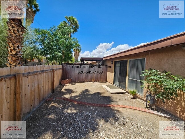 Building Photo - Star Pass area town home with community pool