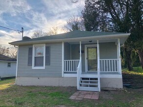 Building Photo - 605 Scruggs St