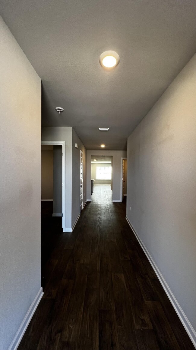 Building Photo - 23420 Shadowridge Dr