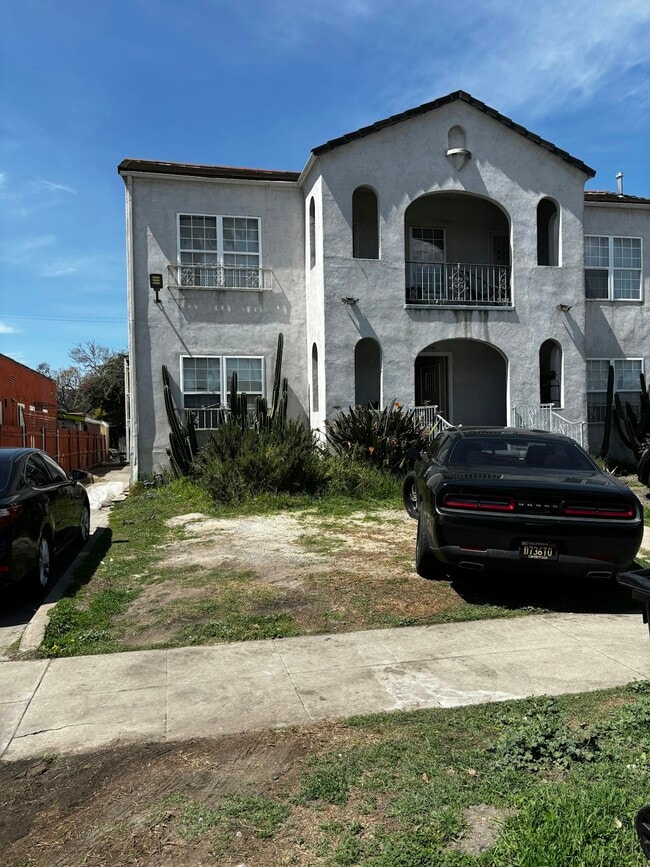 Photo - 3015 S Norton Ave, Unit 3015 1/4 Apartment