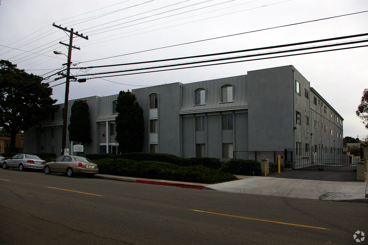 Building Photo - Le Chateau Apartments