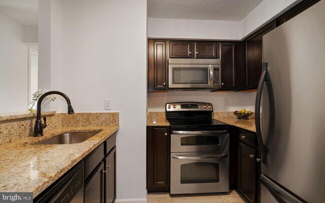 Building Photo - 6947A Mary Caroline Cir