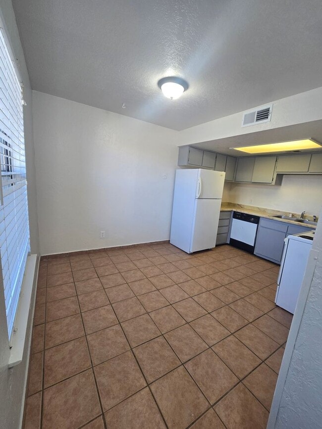 Foto del edificio - Comfortable 2 Bedroom Rio Rancho Apartment