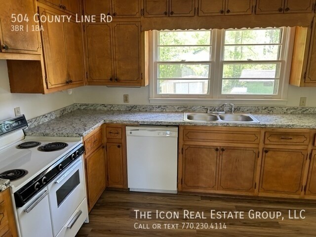 Building Photo - 3/1 home on acreage in Cumming