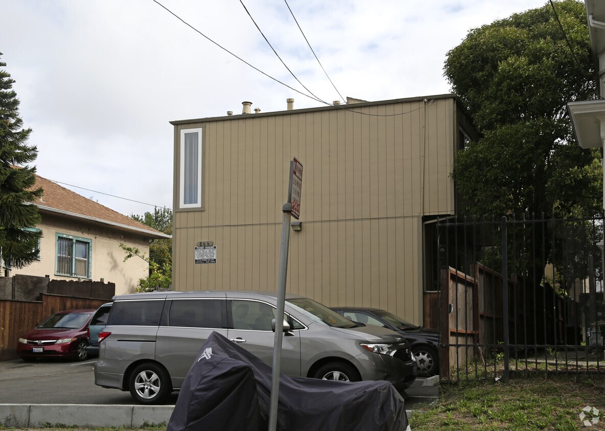 Building Photo - 866 37th St