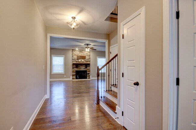 Foto del edificio - 332 Bluebriar Trc