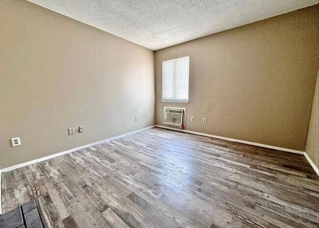 Foto del edificio - 922 W Oak Ave