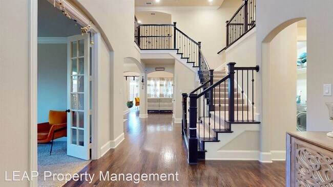 Foto del edificio - 4 br, 5 bath House - 425 El Camino Dr.