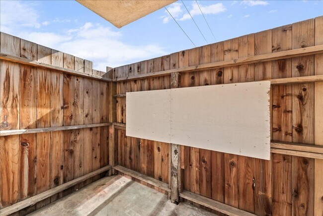 Foto del edificio - 4932 Lennox Blvd