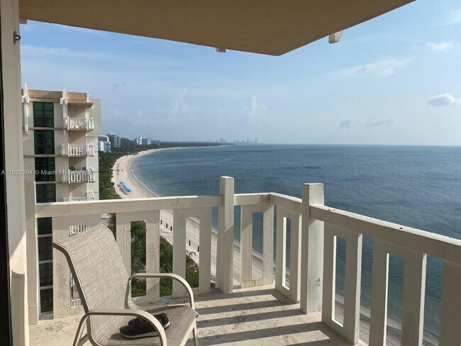 Foto del edificio - 1111 Crandon Blvd
