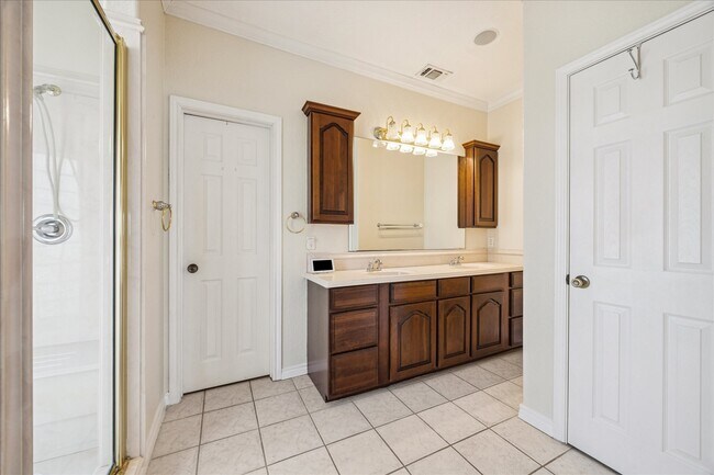 Foto del edificio - 22621 Bay Point Dr