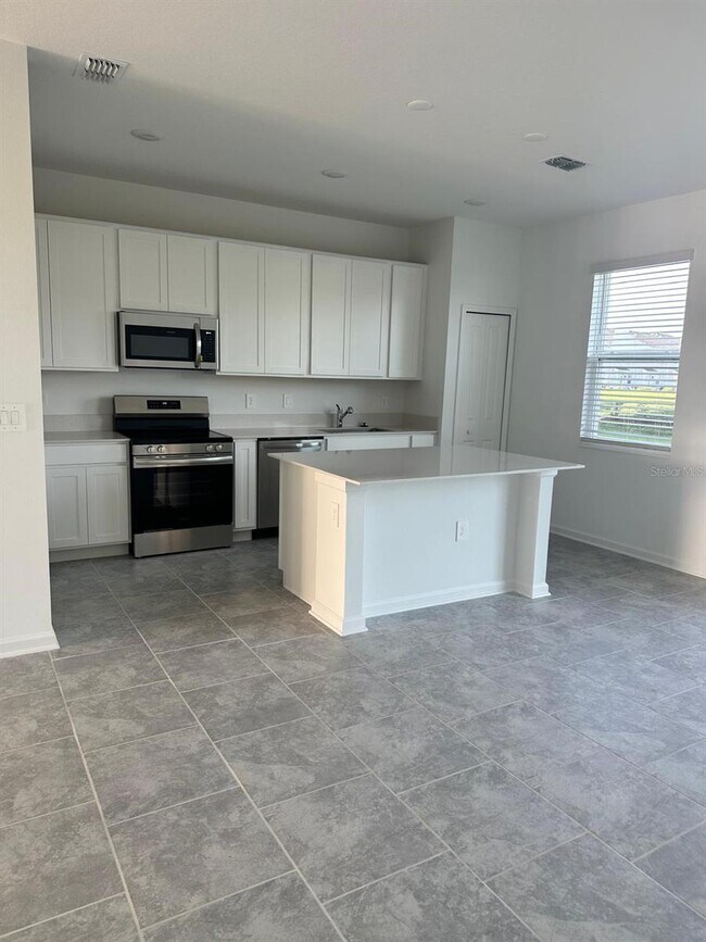 Building Photo - 2772 Pierr St