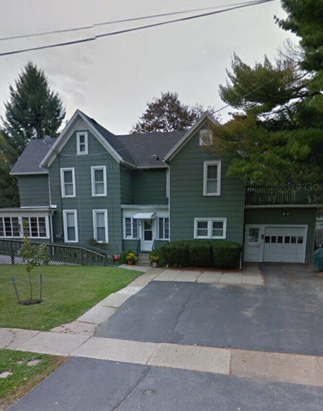 Primary Photo - 61 Maple Ave