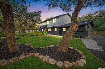 Building Photo - 408 Meadowbrook Dr