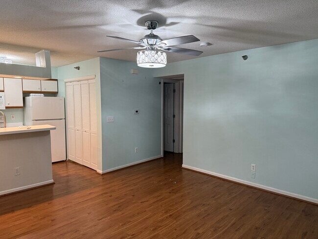 Building Photo - 6826 N Olive St