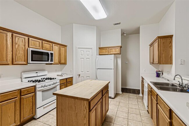 Building Photo - 3948 Artesia Bend