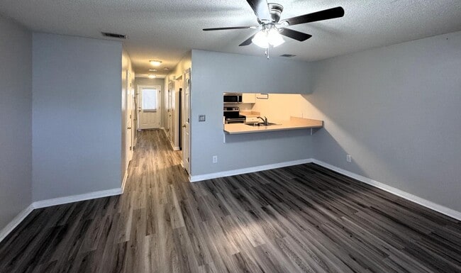 Building Photo - 852 Dunwoody Pl