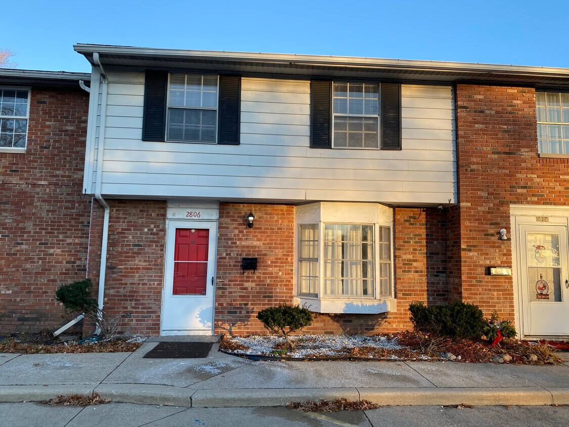 2806 Hickory Rd, Mishawaka, IN 46545 Townhome Rentals in Mishawaka IN