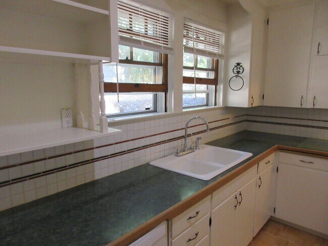Foto del edificio - Charming 2 bedroom house by the Park