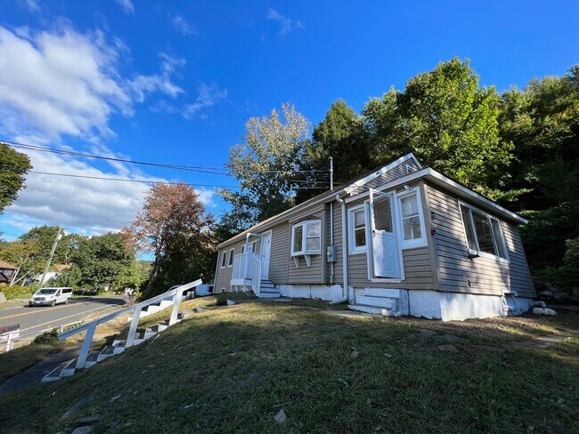 Building Photo - 99 Pine Hill Rd