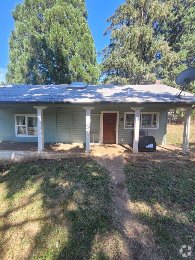 Building Photo - 908 S Cedar St