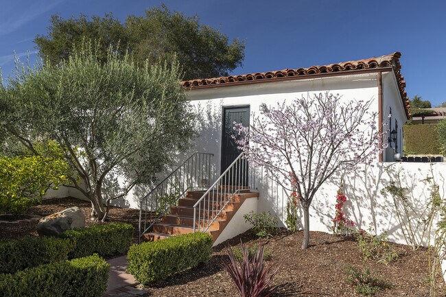 Building Photo - 1829 Mira Vista Ave