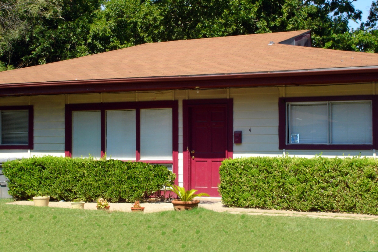 Primary Photo - Fourplex