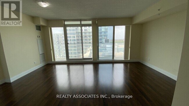 Building Photo - 555 Wilson Ave