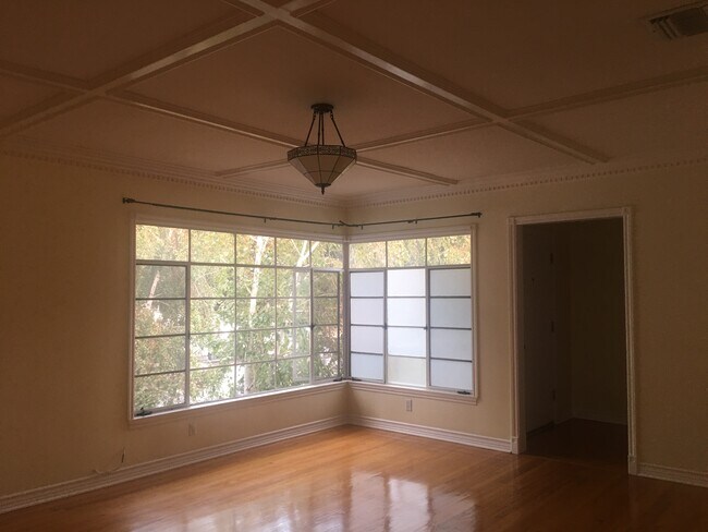 Building Photo - 5009 Cahuenga Blvd