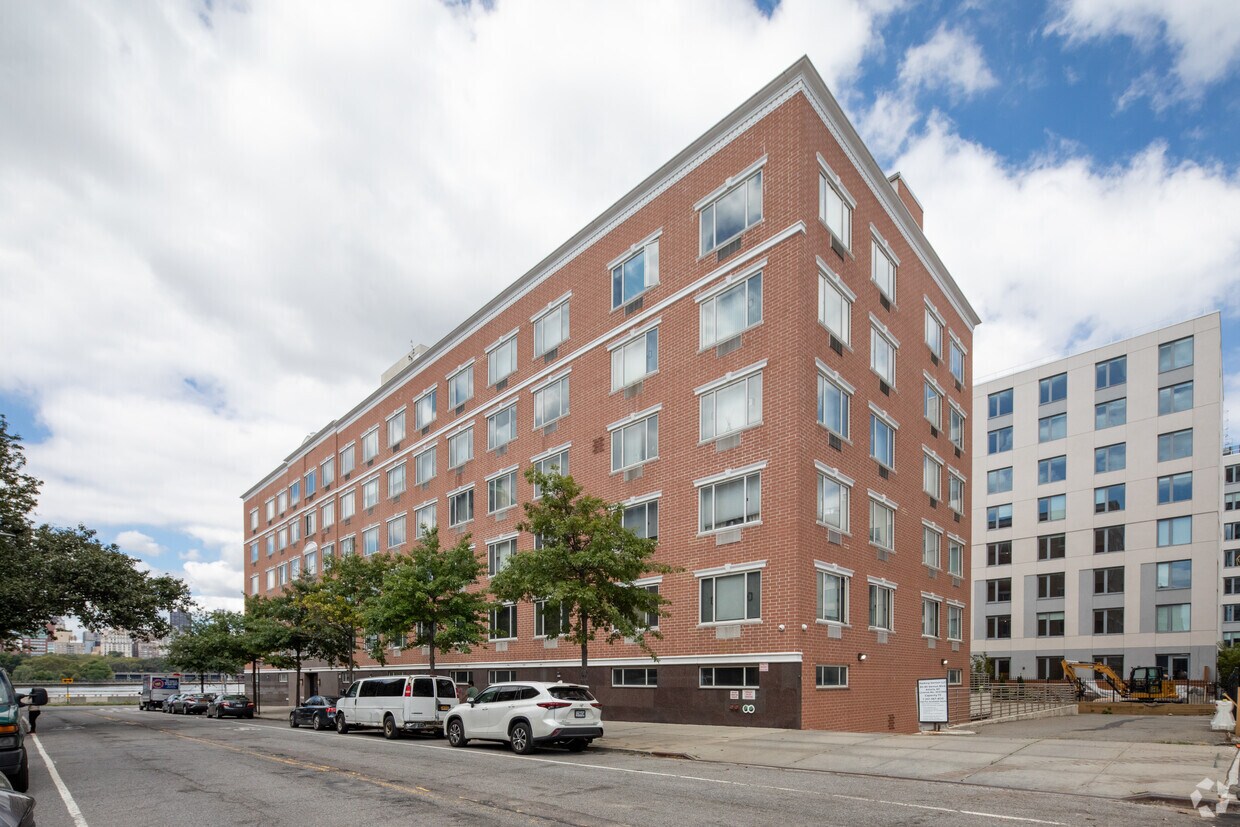 Hallets Cove Apartments in Long Island City, NY