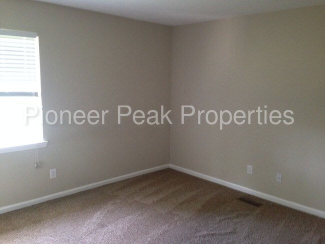 Foto del edificio - 7655 Austin Dr