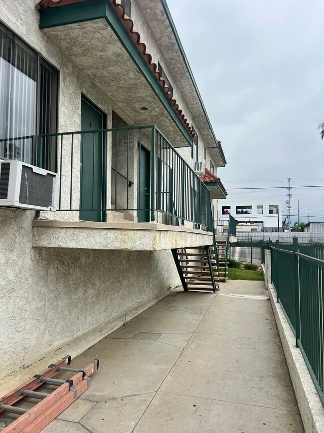 Foto del edificio - San Fernando Apts