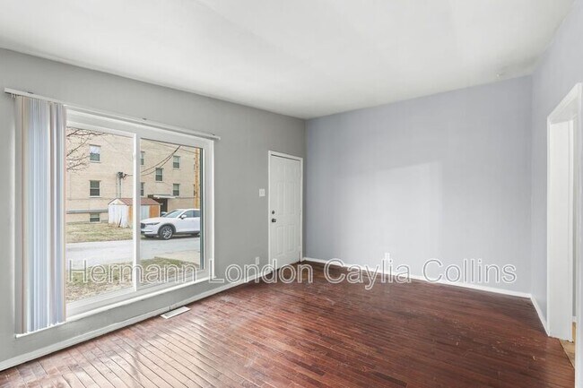 Building Photo - 9456 Calwood Dr