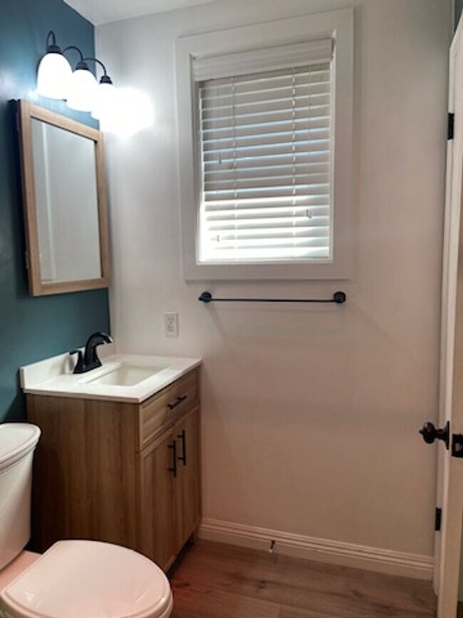 Foto del edificio - NEWLY REMODLED 3 BEDROOM HOUSE IN MARYSVILLE