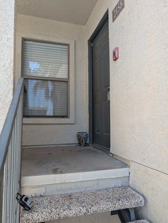 Building Photo - 8000 W Badura Ave