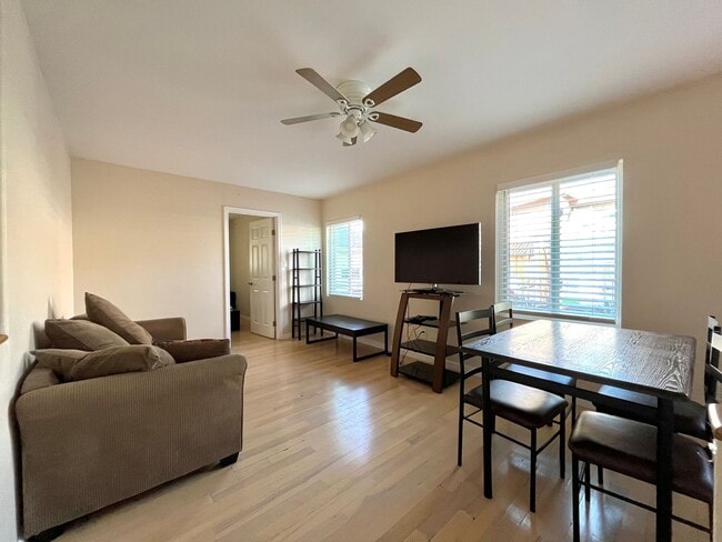 Building Photo - Super cute 1 bedroom available in San Dieg...