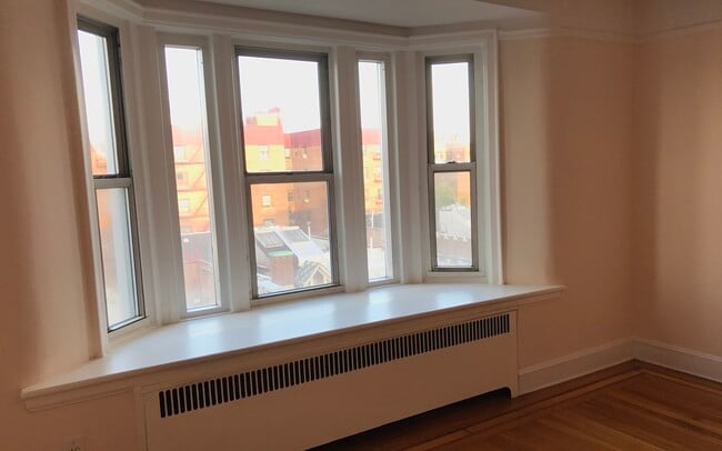 Building Photo - 3524 72nd St