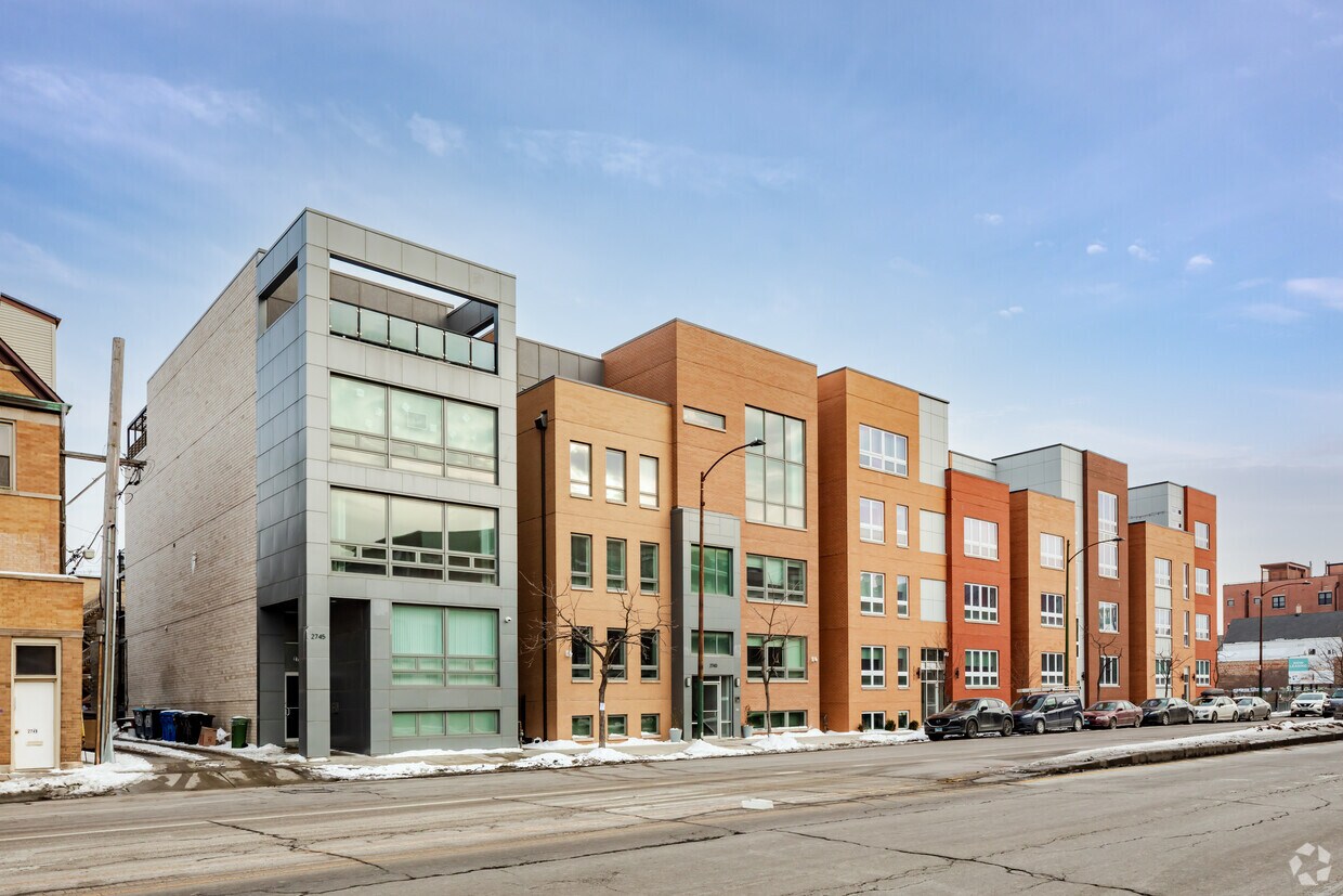 Primary Photo - 2743 N Ashland Ave