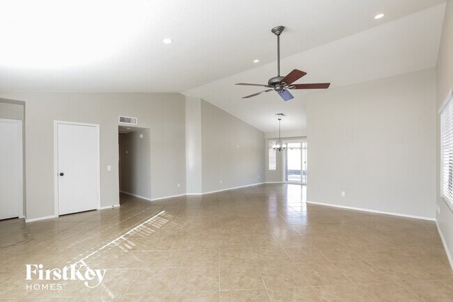 Building Photo - 3210 W Ross Ave