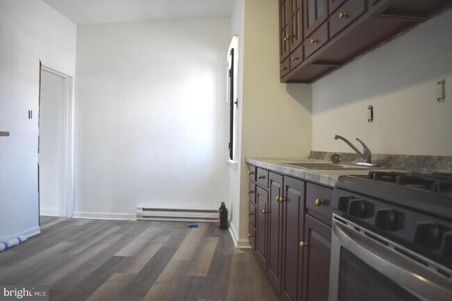 Building Photo - 10 S 62nd St