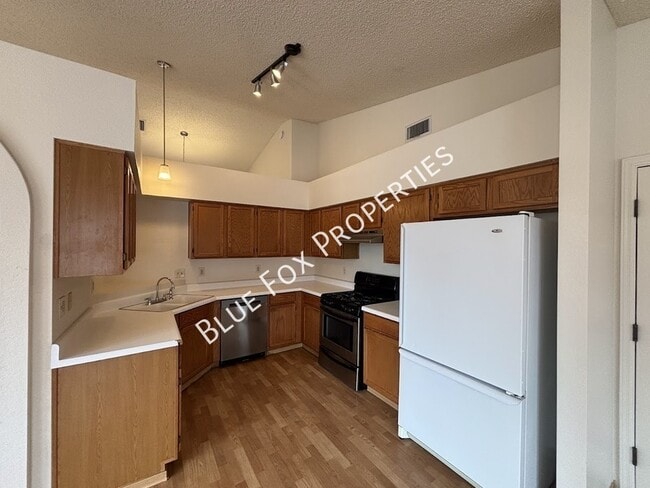 Building Photo - 9913 N Woodstone Trail