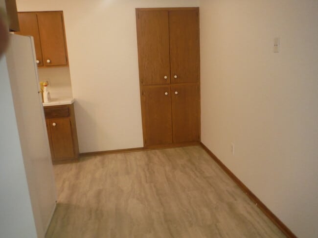 Building Photo - Buron Circle Apartments