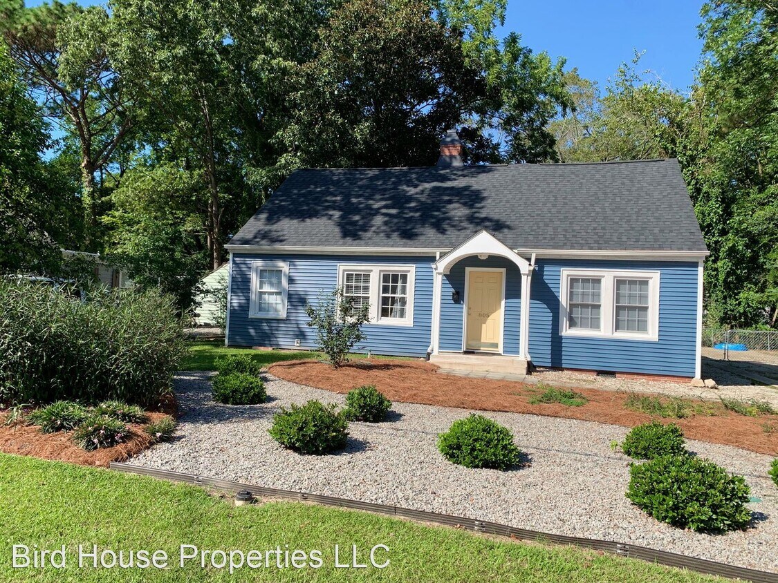 Primary Photo - 3 br, 2 bath House - 805 E 1st St.