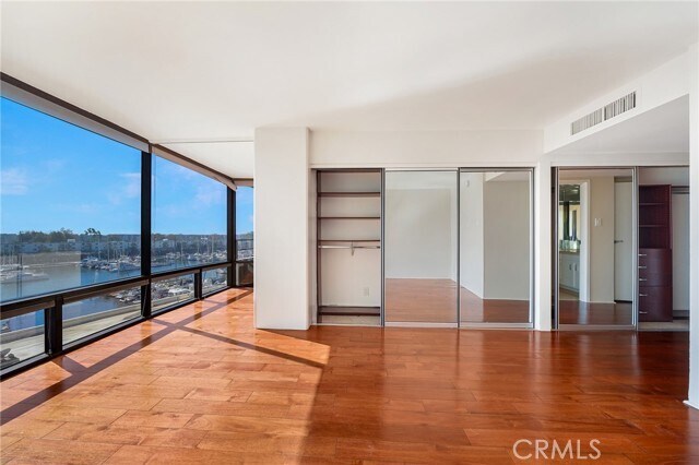 Foto del edificio - 4335 Marina City Dr