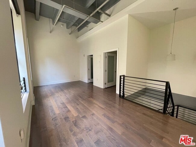 Foto del edificio - 727 W 7th St